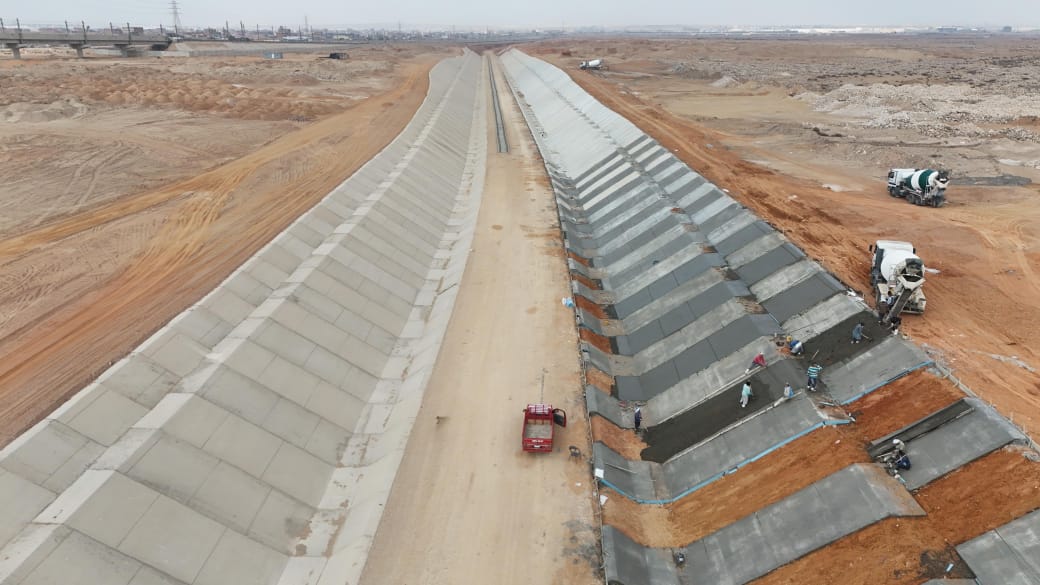 جانب من أعمال خط السكة الحديد