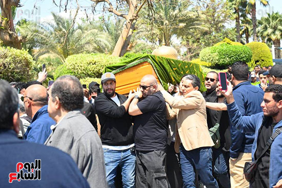 جثمان زوجة الفنان نضال الشافعى (2)