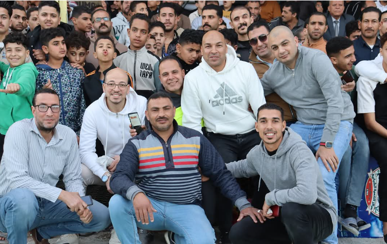 رئيس مركز المطرية في نهائي الدورة مع الجماهير