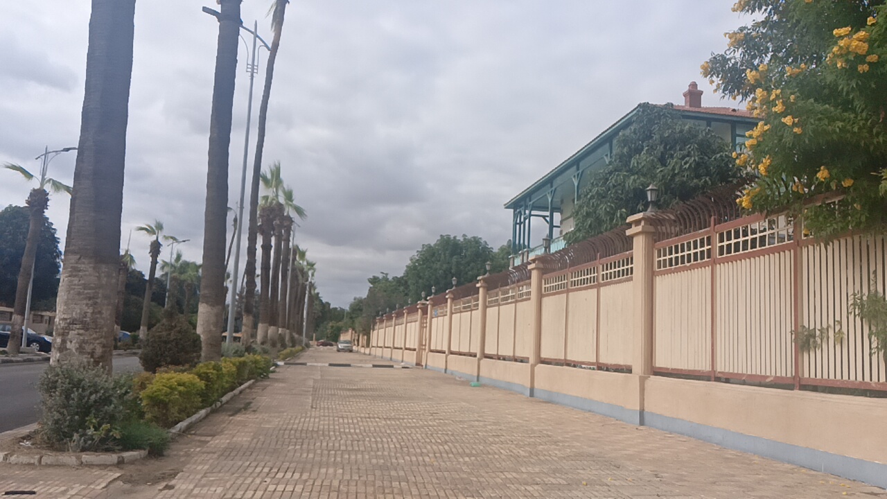 رصيف احد الفيلات من الخارج