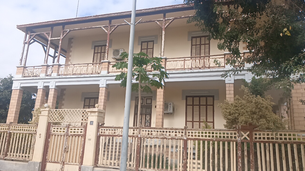 شبابيك وفراندات الفيلات فى حى الإفرنج بالإسماعيلية