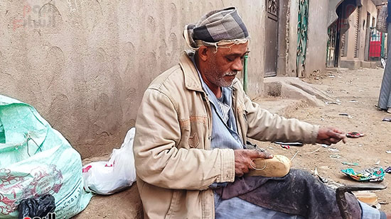 يعمل-فى-إصلاح-الأحذية يعمل-فى-إصلاح-الأحذية