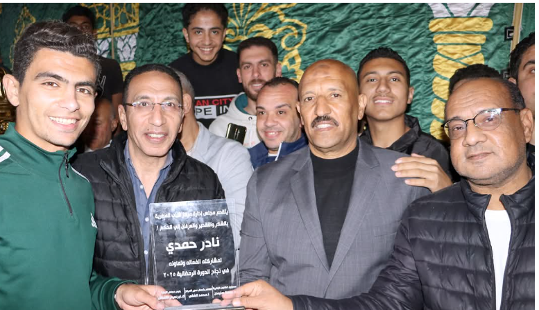 تكريم حكام مباراة نهائي الدورة