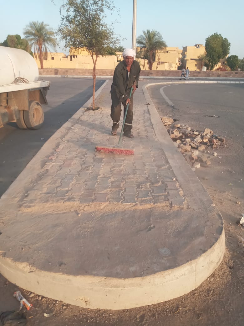 استحداث منفذ مروري جديد أمام شارع الشيخ موسى بالكرنك_1