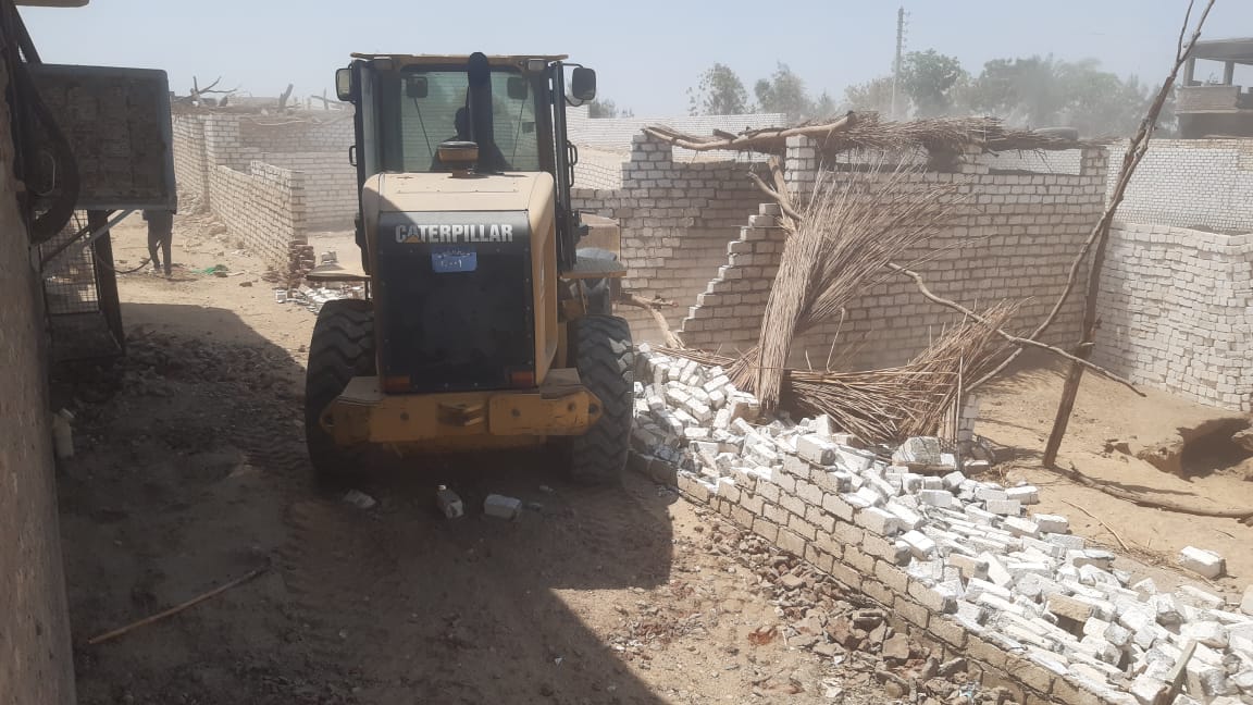 حملة إزالة 9 حالات غير مستوفاه لشروط وضوابط التقنين بمركز الطود