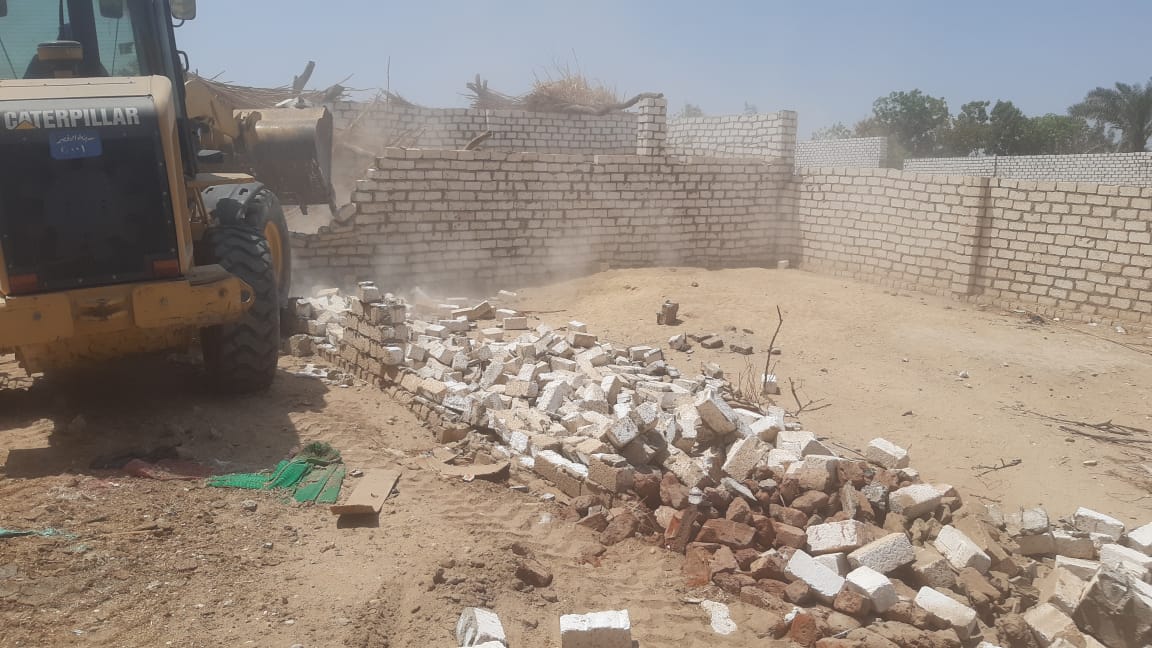 عمليات إزالة 9 حالات غير مستوفاه لشروط وضوابط التقنين بمركز الطود