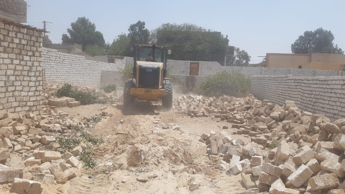 إزالة 9 حالات غير مستوفاه لشروط وضوابط التقنين بمركز الطود