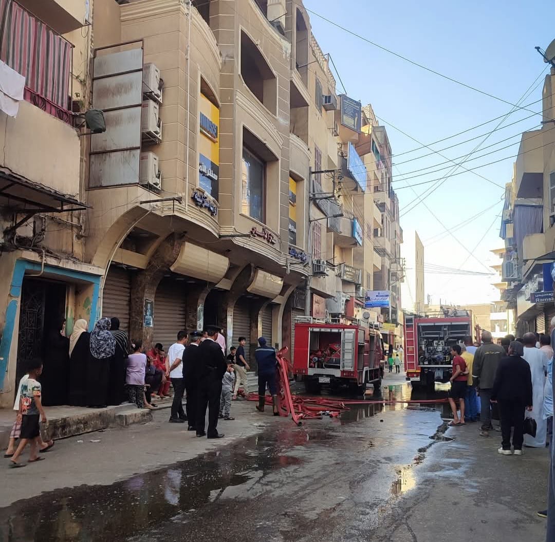السيطرة على حريق محدود في سطح سنتر بشارع رمسيس بالأقصر