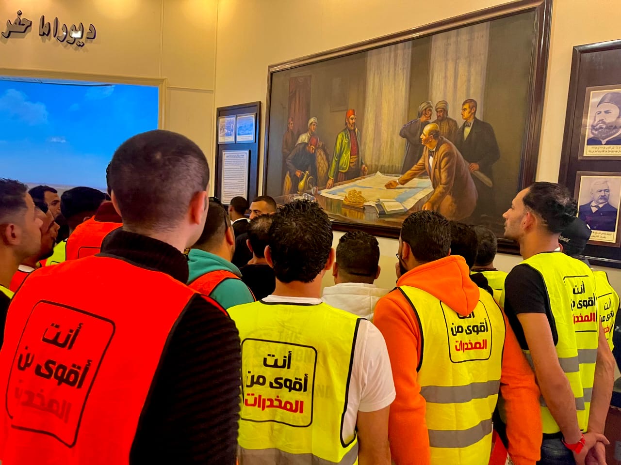 جانب من زيارة للمتعافين من الإدمان  إلي المتحف الحربى ببورسعيد لتنمية روح الانتماء لوطنهم