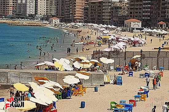 اقبال-على-الشواطئ-فى-الربيع