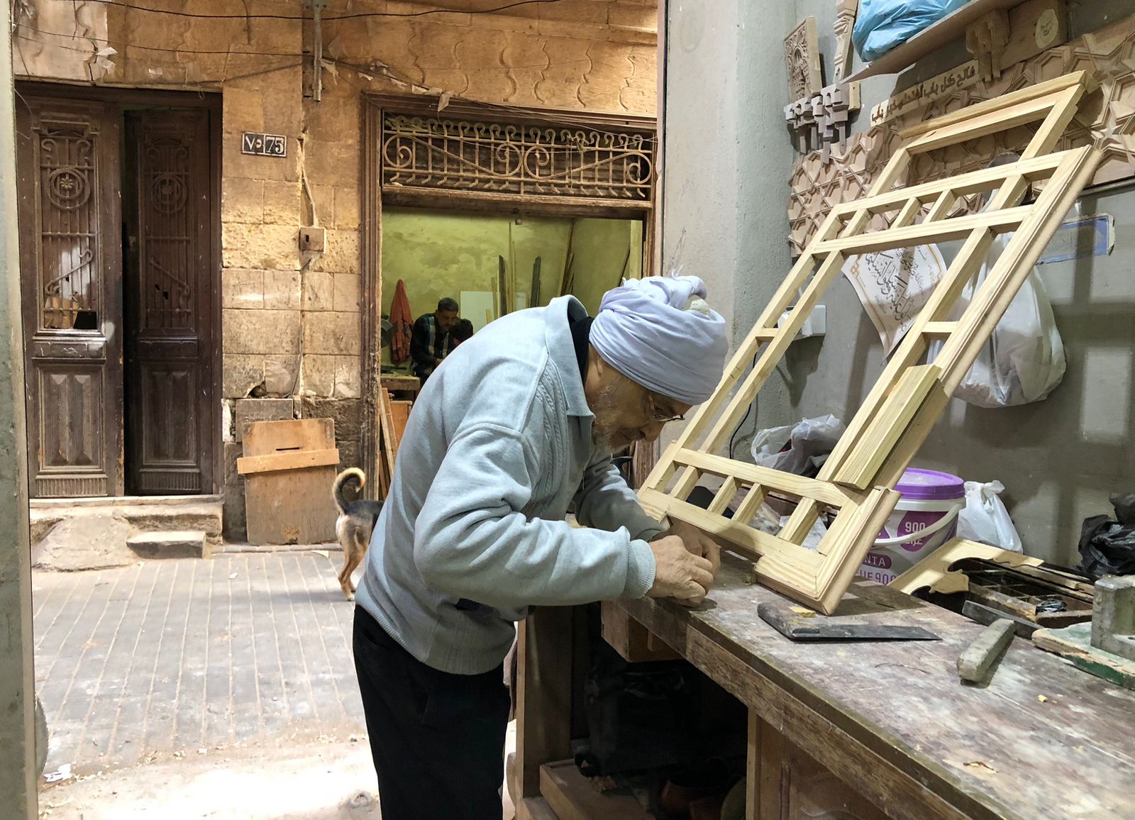 أقدم نجار عربى.. فى صناعة الأرابيسك أقدم نجار عربى.. فى صناعة الأرابيسك
