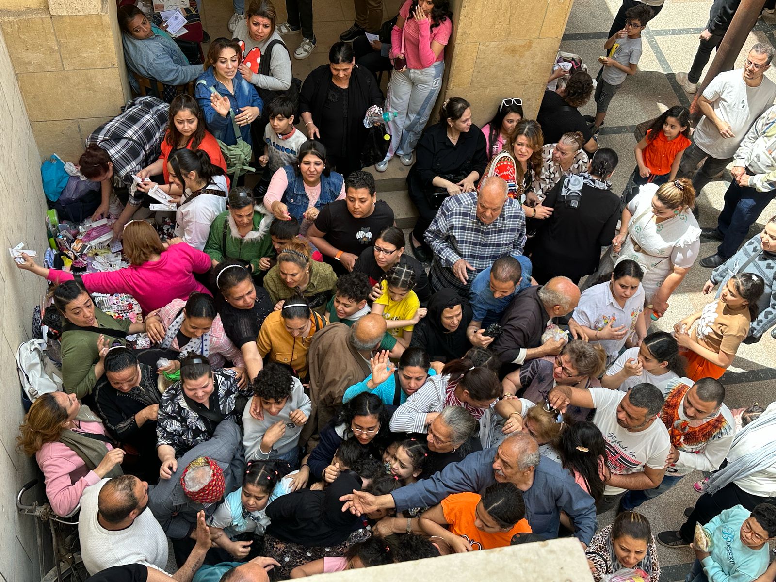 كنيسة العذراء بمسطرد تستقبل نذور المحبين