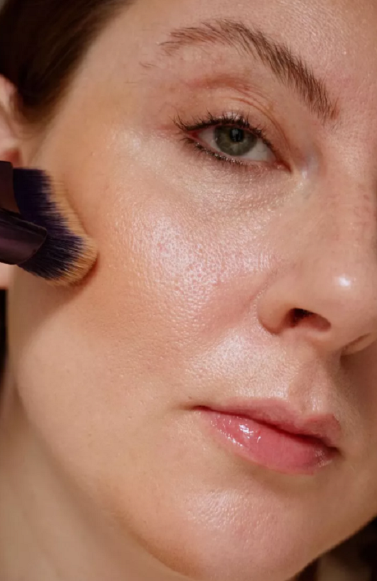 تحديد عظام الخد بالكونتور