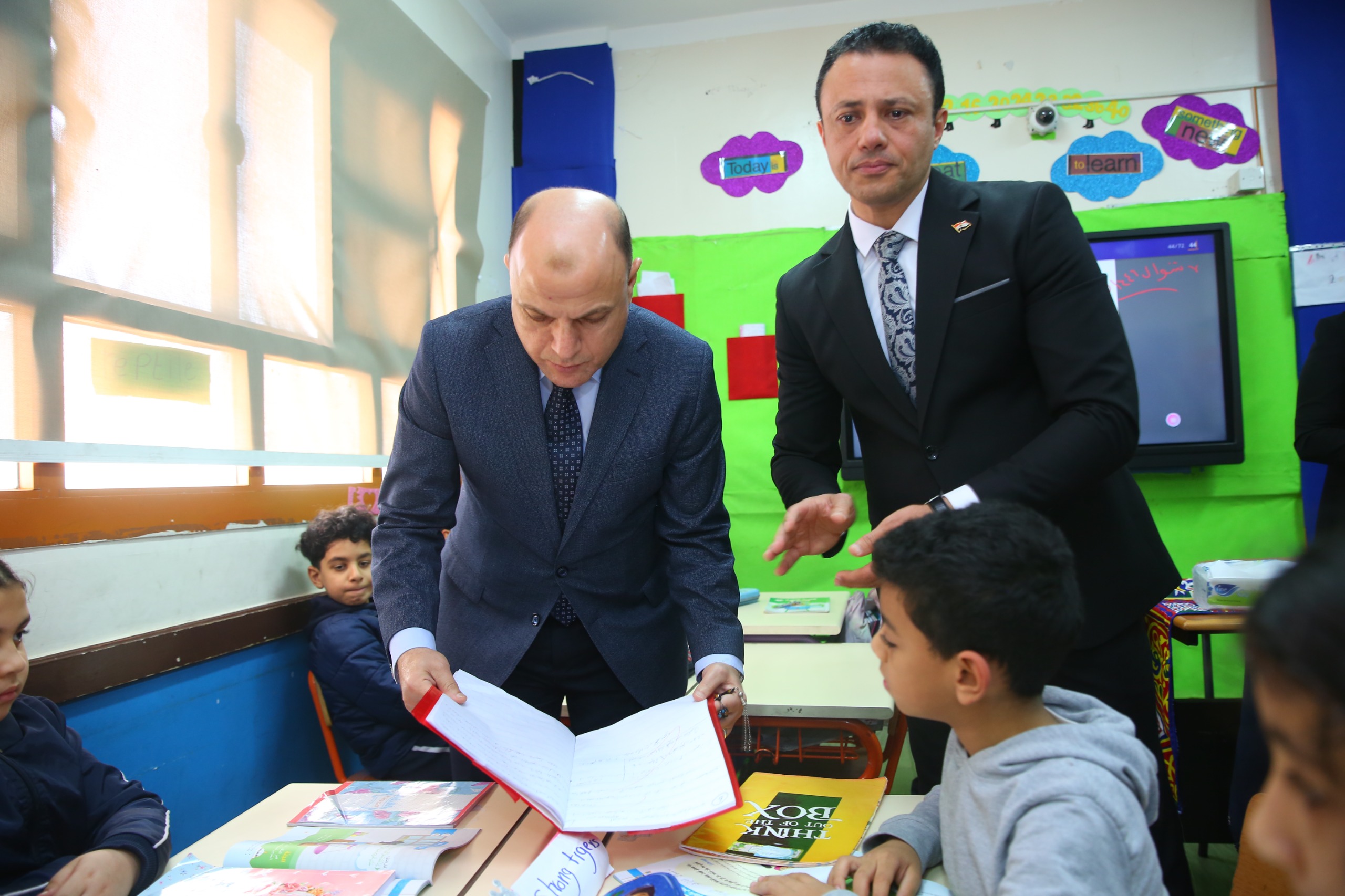 جولة المحافظ بالمدرسة جولة المحافظ بالمدرسة