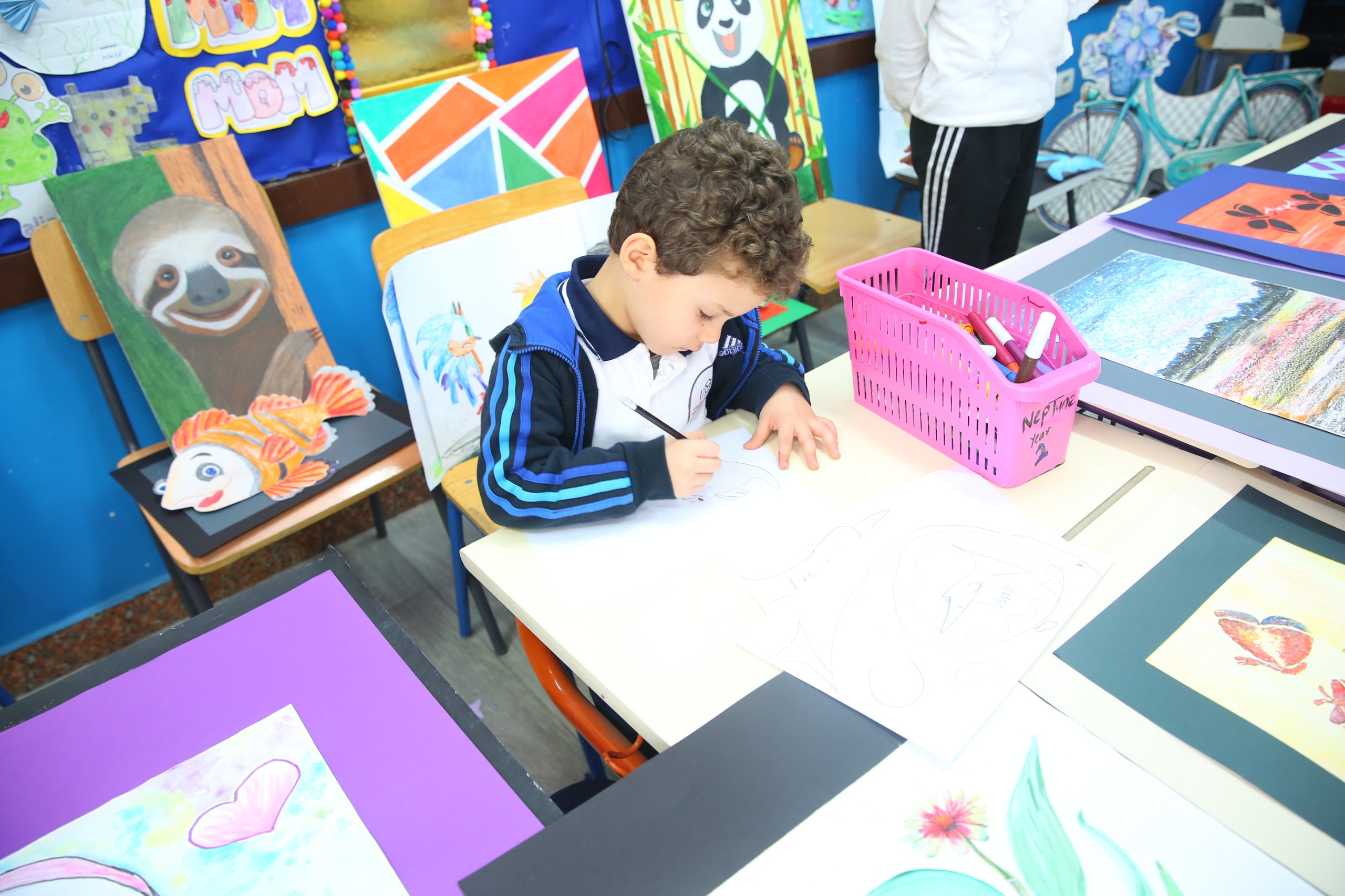 أحد الطلاب بالمدرسة أحد الطلاب بالمدرسة