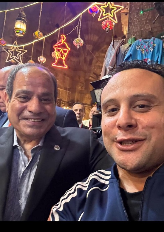 صور سيلفى مع الرئيس السيسي صور سيلفى مع الرئيس السيسي