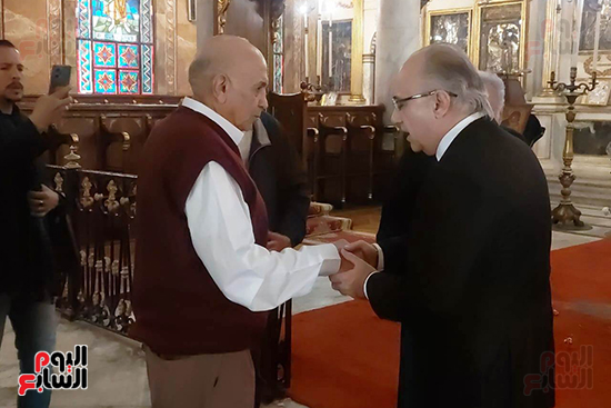 توافد-المعزيين-لحضور-جناز-ميشيل-أحد-امبراطور-السيارات-بالكاتدرائية-اليونانية-بالإسكندرية-(1)