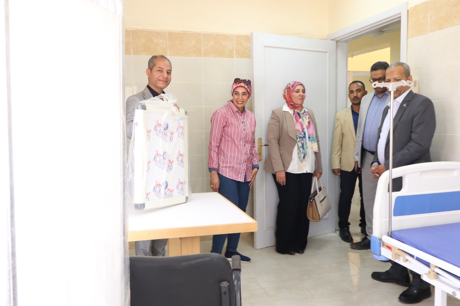 تفقد العيادات الخارجية بكلية الطب استعدادًا للتشغيل التجريبي