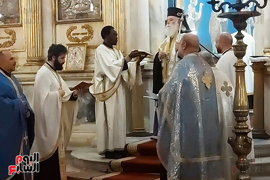 البابا-ثيؤدوروس-الثانى-بطريرك-الروم-الارثوذكس--يترأس-صلاة-الجناز-على-الملياردير-ميشيل-أحد-بالإسكندرية-(1)