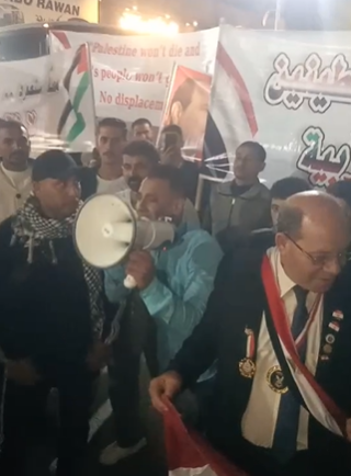 لافتات معبرة عن رفض الحشود للتهجير لافتات معبرة عن رفض الحشود للتهجير