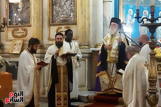 البابا-ثيؤدوروس-الثانى-بطريرك-الروم-الارثوذكس--يترأس-صلاة-الجناز-على-الملياردير-ميشيل-أحد-بالإسكندرية-(8)