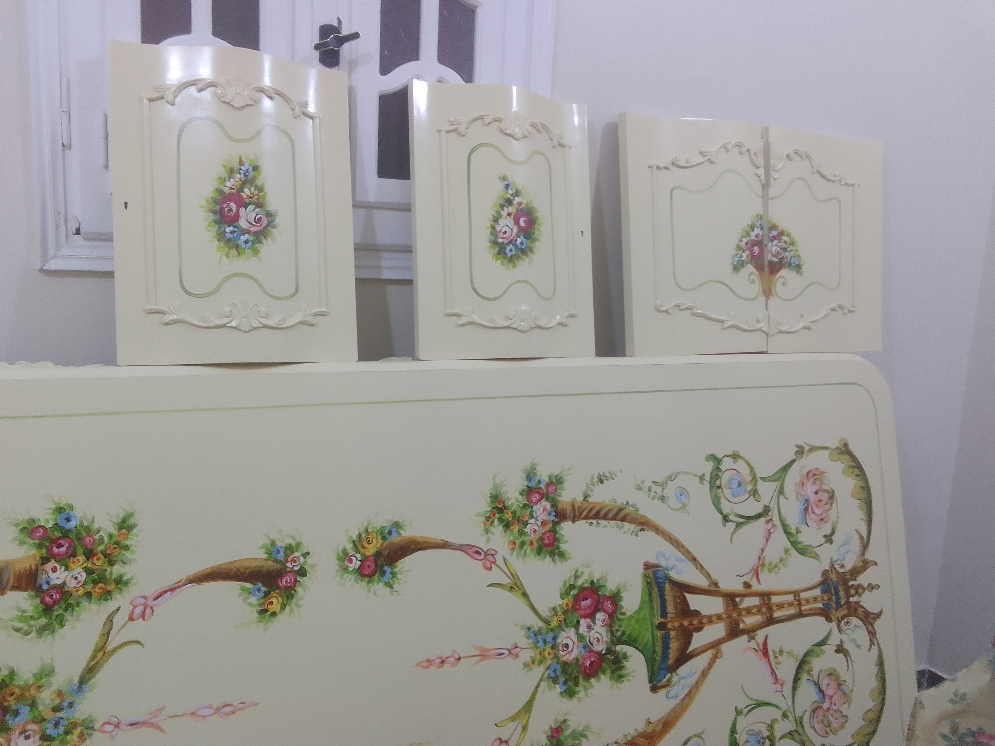 مهنة الرسم على الأثاث بدمياط