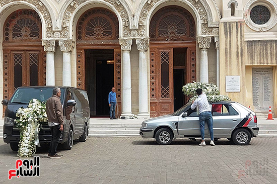 صليب-من-الورد صليب-من-الورد