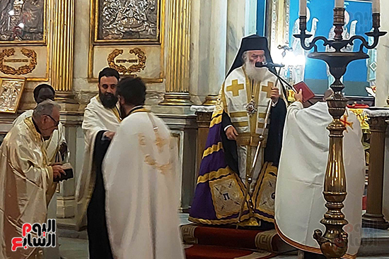 البابا-ثيؤدوروس-الثانى-بطريرك-الروم-الارثوذكس--يترأس-صلاة-الجناز-على-الملياردير-ميشيل-أحد-بالإسكندرية-(10)