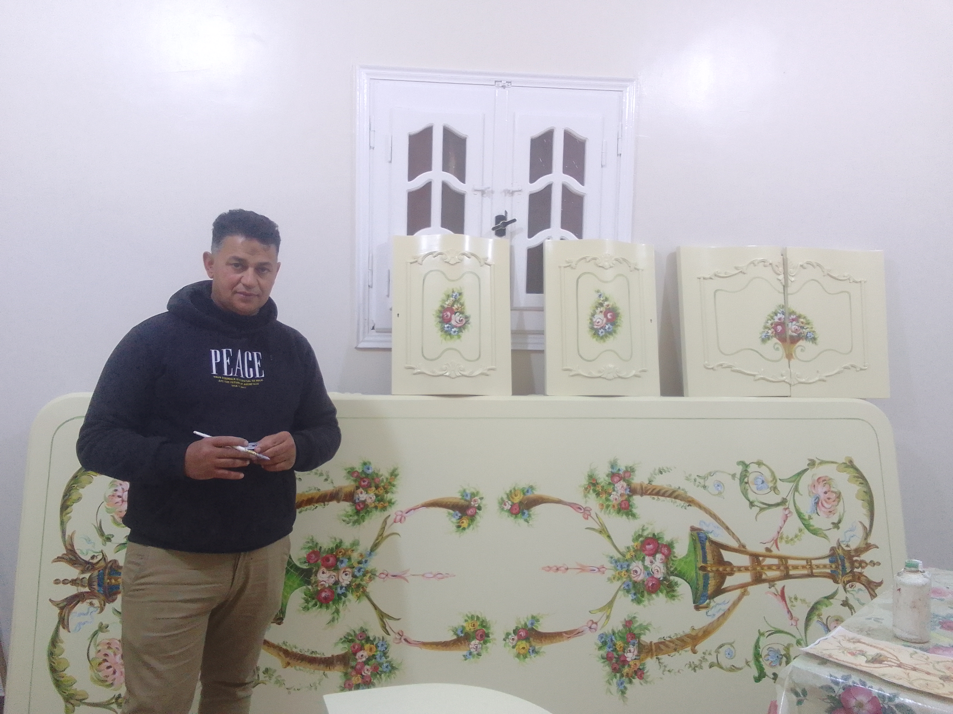 مهنة الرسم على الأثاث