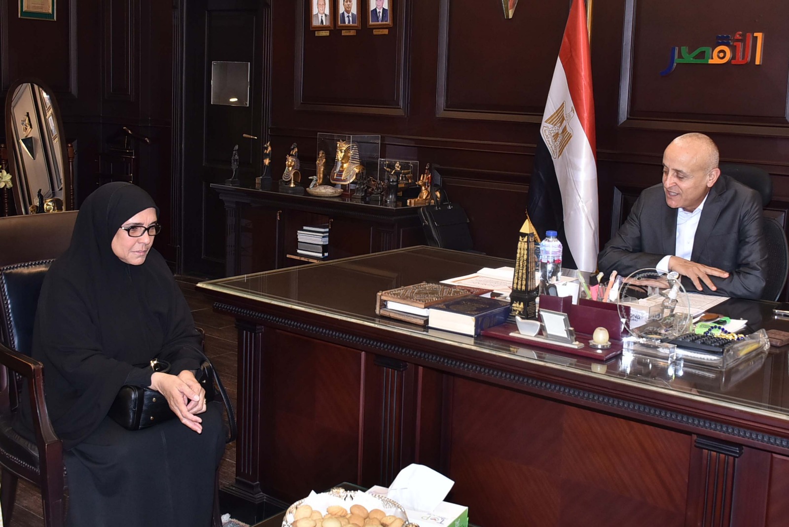 استقبال محافظ الأقصر للأم المثالية على مستوى المحافظة استقبال محافظ الأقصر للأم المثالية على مستوى المحافظة