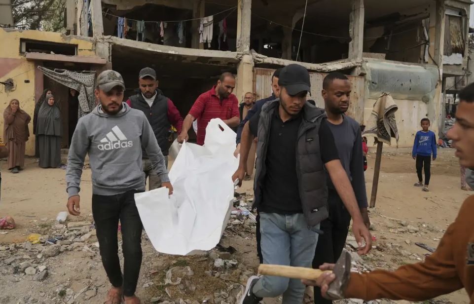 نقل أشلاء الشهداء