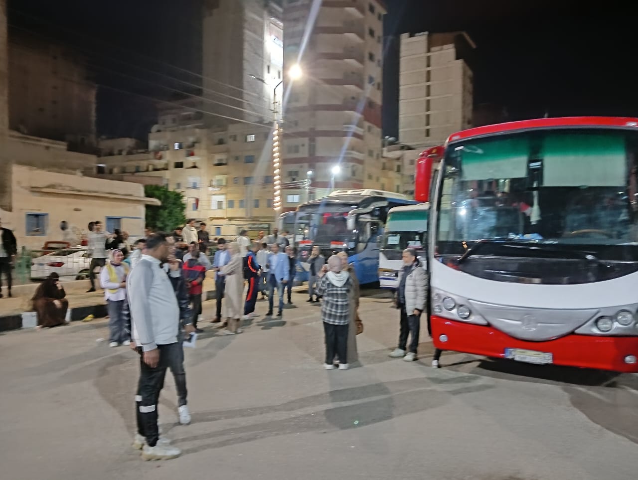 . حشود من أهالى الإسماعيلية (4)