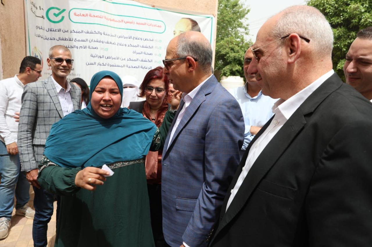 لقاء المحافظ بالأسرة لقاء المحافظ بالأسرة
