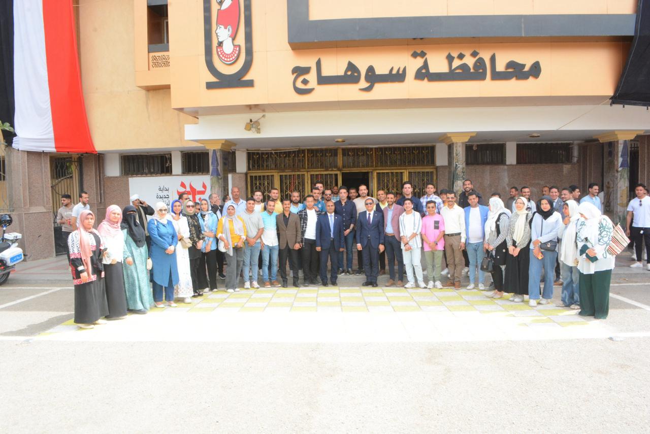 نائب محافظ سوهاج مع الكيانات الشبابية (4)