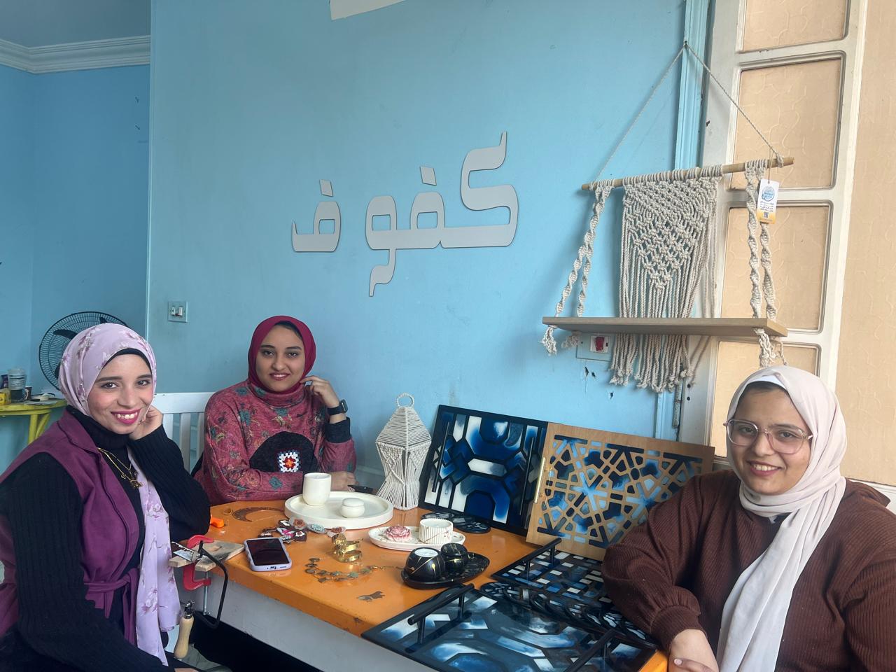فتيات مبادرة كفوف فتيات مبادرة كفوف