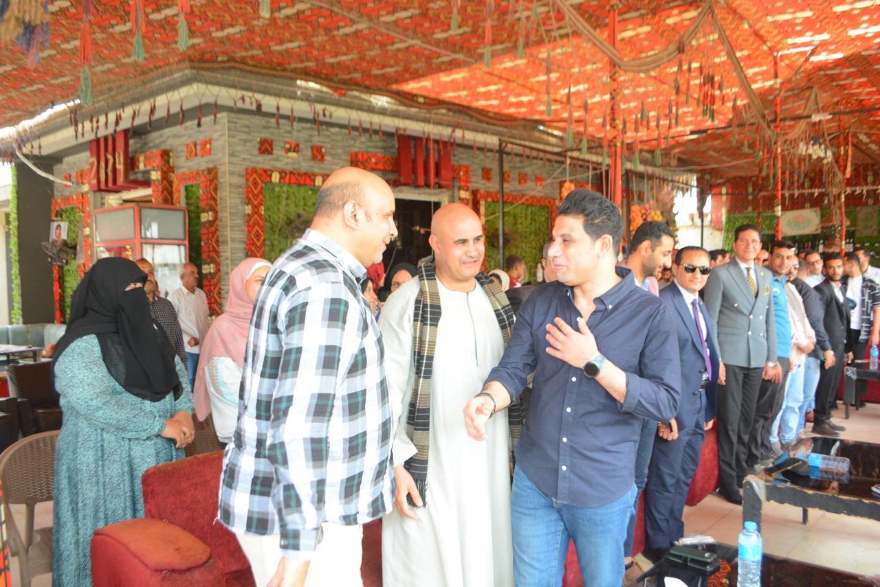 نائب محافظ سوهاج مع الكيانات الشبابية (1)