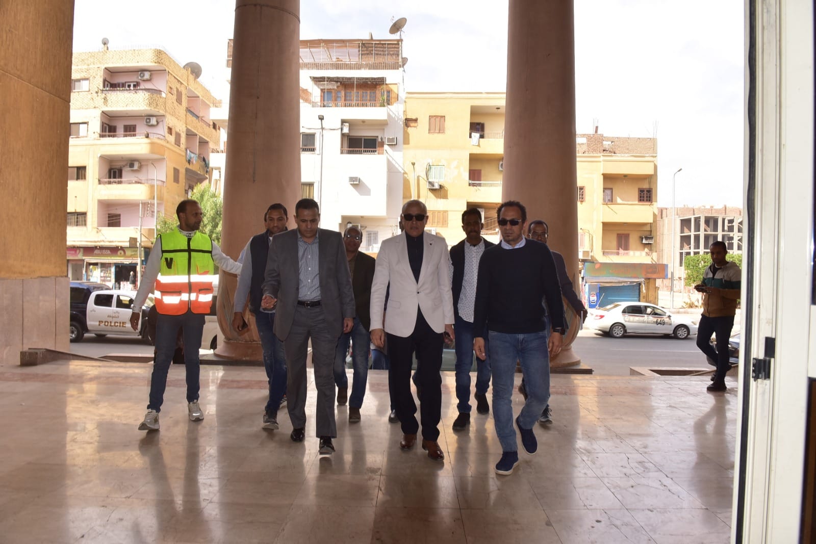 تفقد المحافظ لمقر حمام السباحة الأوليمبي بالعوامية