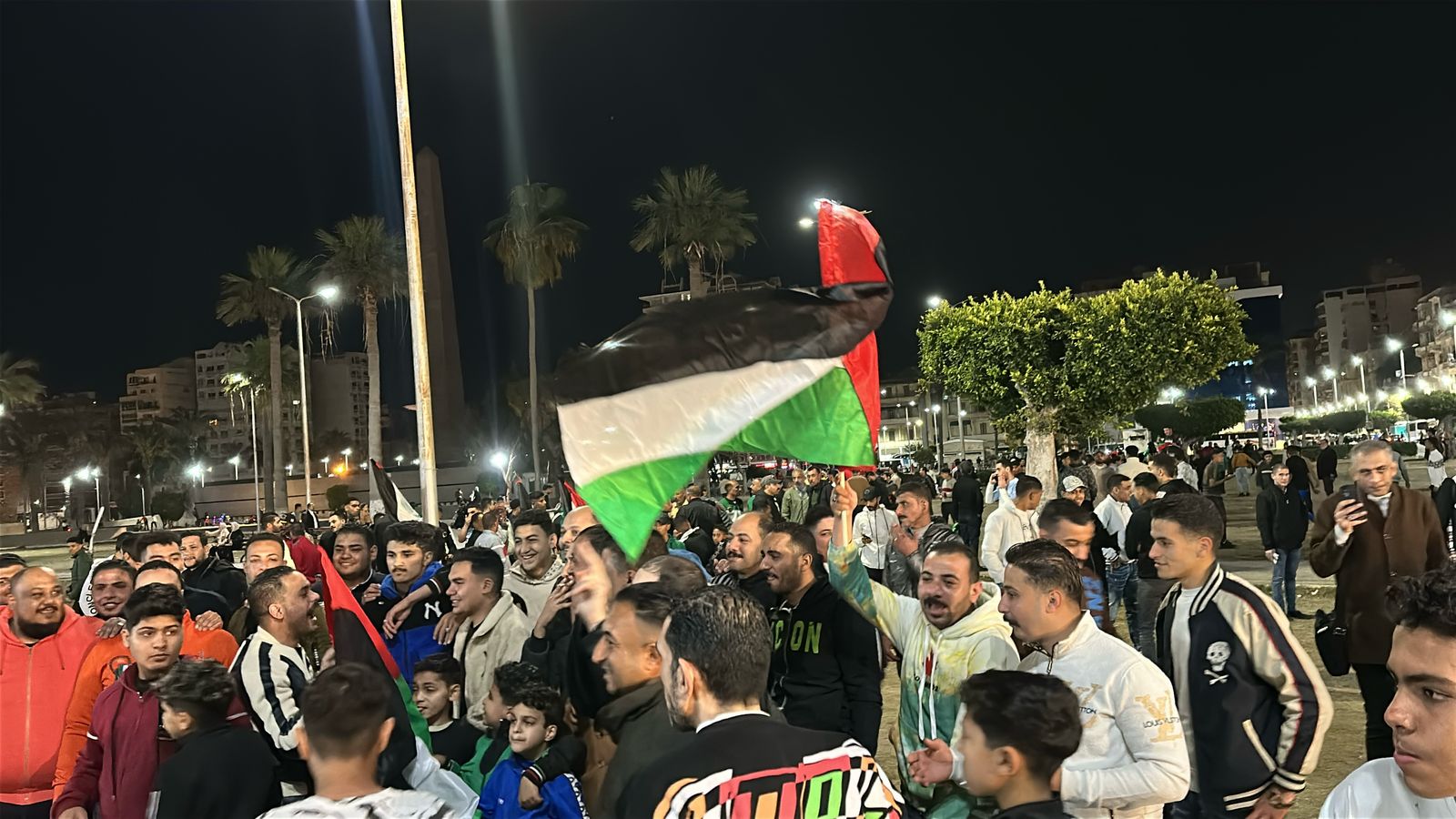 حشود الأهالي حشود الأهالي