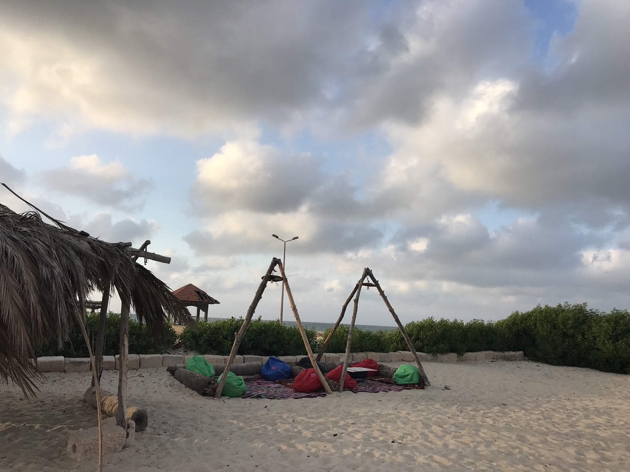 جلسات عربية عل الشاطئ جلسات عربية عل الشاطئ