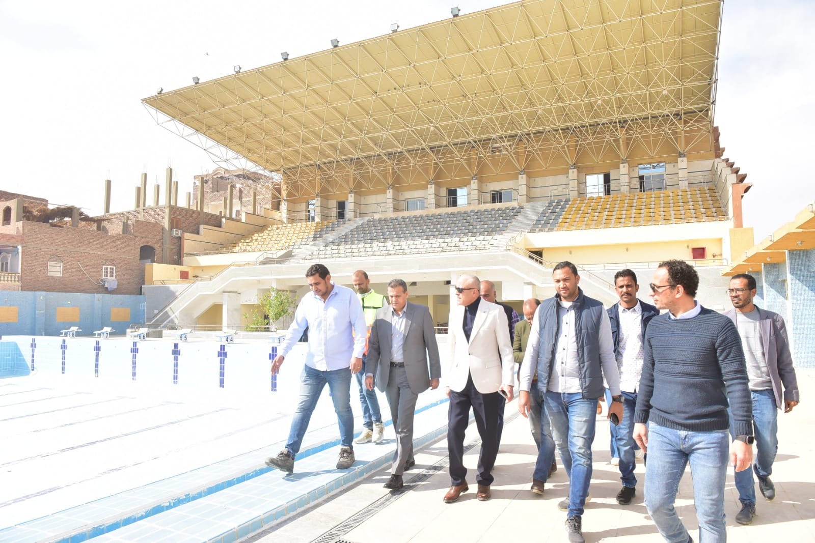 الجولات الدورية لمتابعة تطوير مقر حمام السباحة الأوليمبي بالعوامية