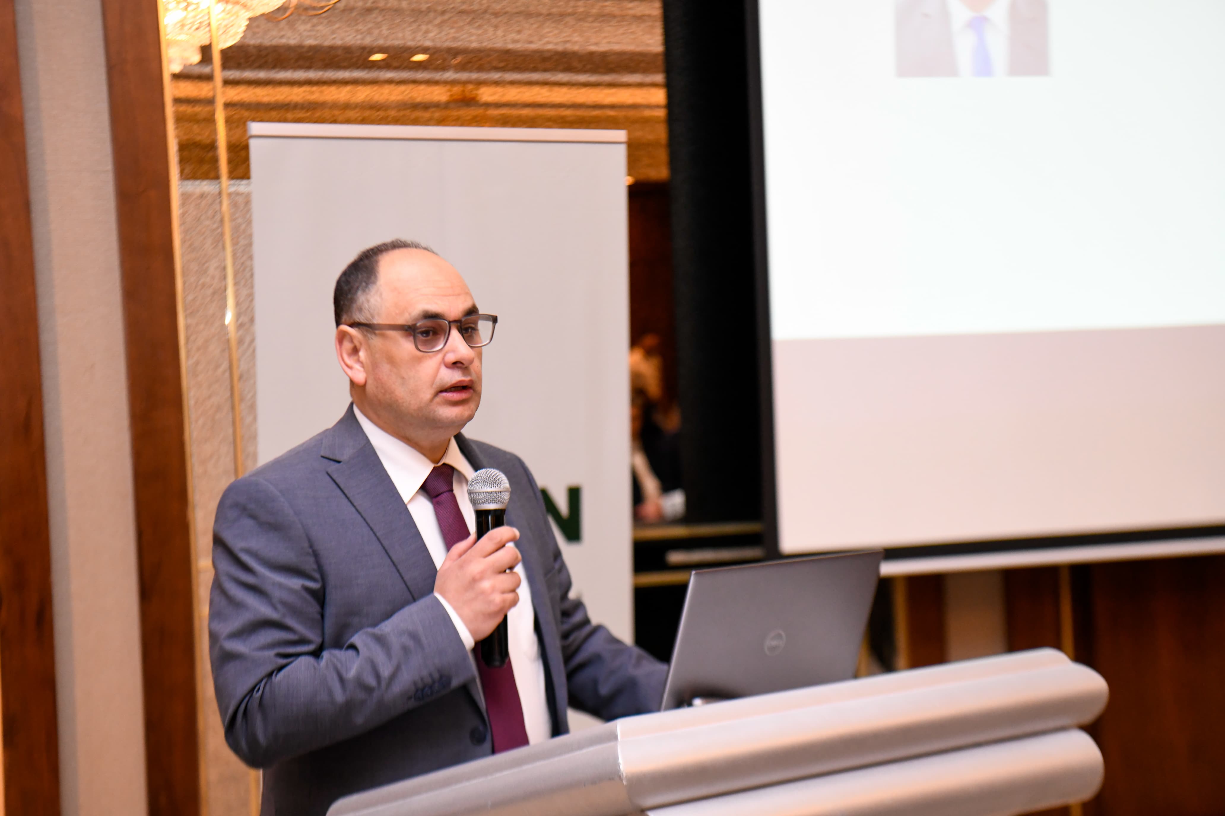 الدكتور علي أبو سنة، الرئيس التنفيذي لجهاز شئون البيئة الدكتور علي أبو سنة، الرئيس التنفيذي لجهاز شئون البيئة