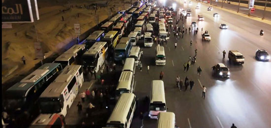 آلاف المواطنين بمحافظة القاهرة يحتشدون بطريق السويس رفضًا لتهجير الفلسطينيين (1)