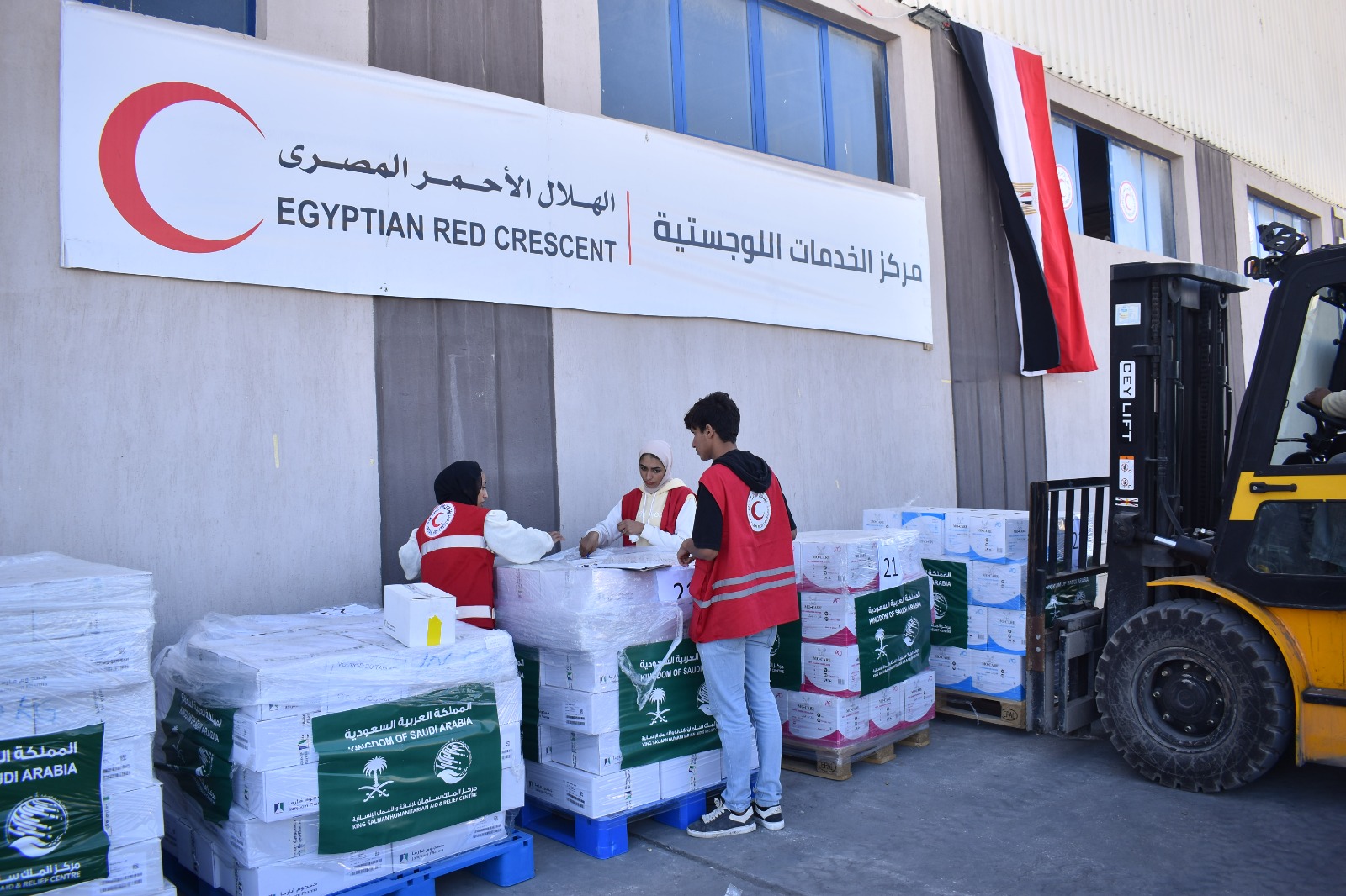 استقبال وتجهيز المساعدات العربية