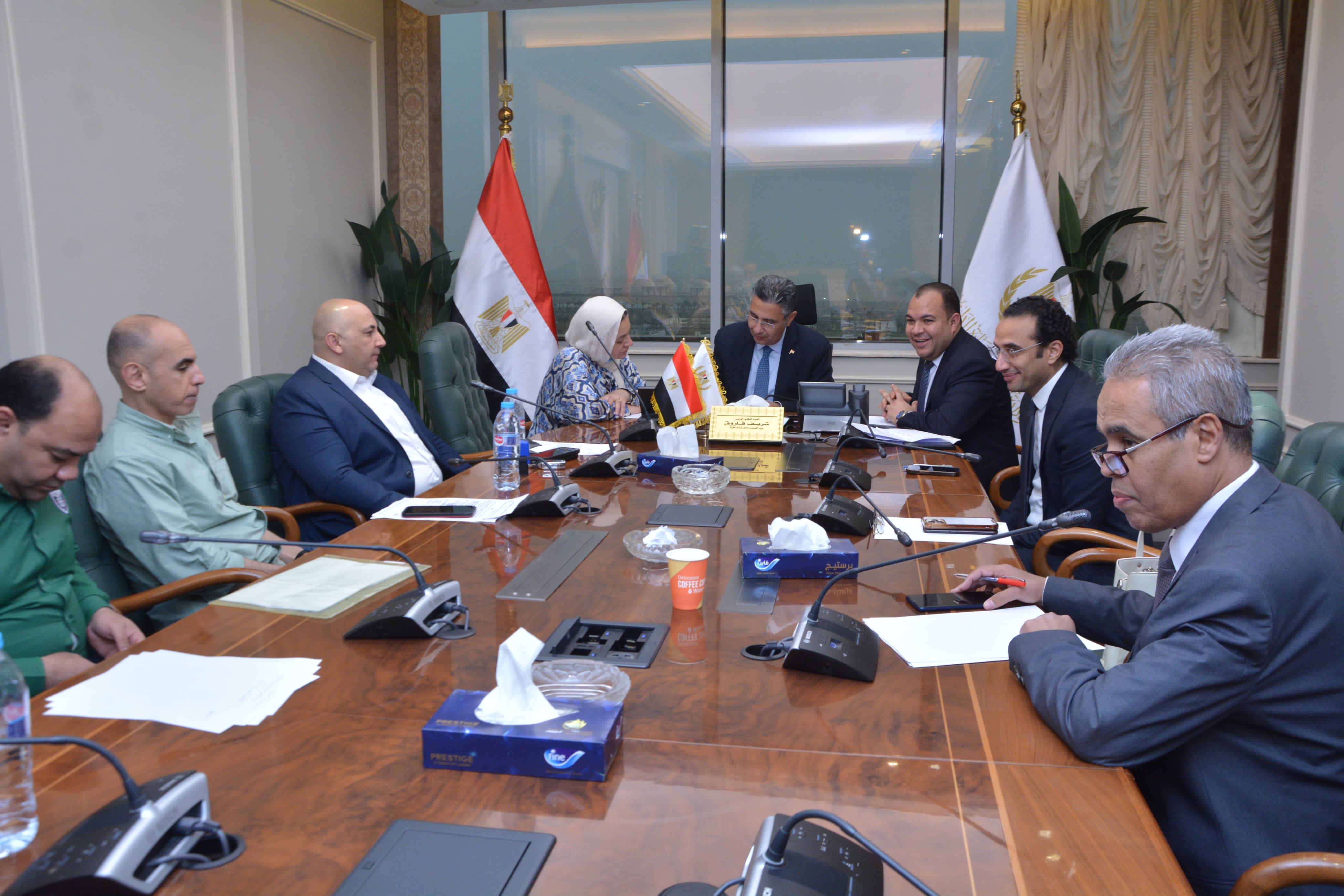وزير التموين وأعضاء النواب والشيوخ وزير التموين وأعضاء النواب والشيوخ