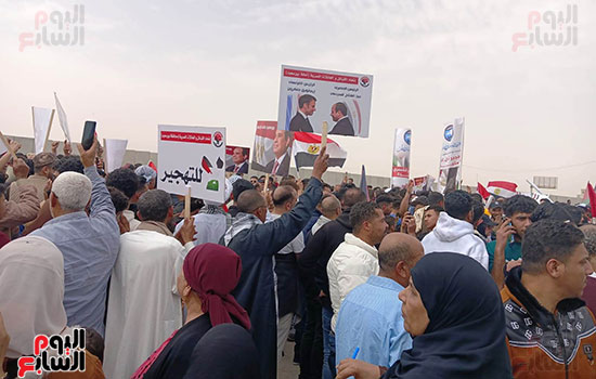 المصريين-يتجمعون-بالعريش المصريين-يتجمعون-بالعريش