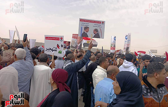 المصريين-يتجمعون-بالعريش المصريين-يتجمعون-بالعريش