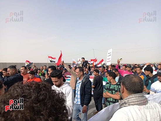 جانب-من-توافد-المصريين-بالعريش-لدعم-فلسطين جانب-من-توافد-المصريين-بالعريش-لدعم-فلسطين