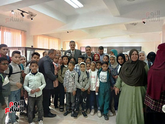 تلاميذ-المدارس-يحيون-الذكرى