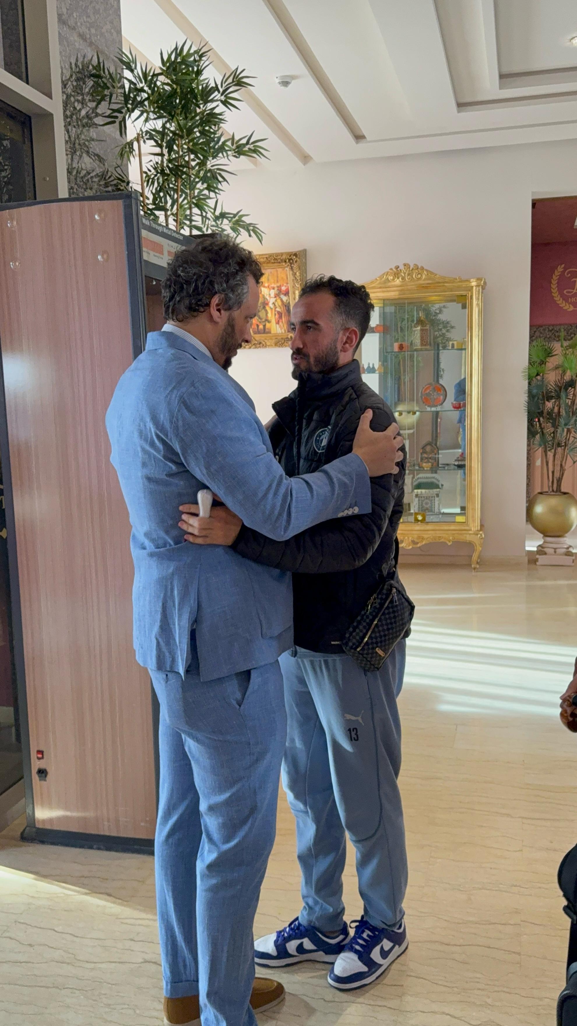 ممدوح عيد يشد من أزر محمود عبد العاطى دونجا