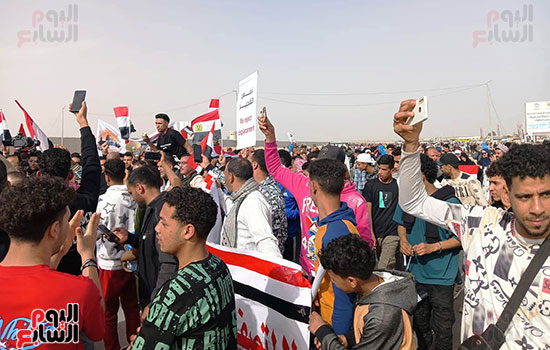 جانب-من-توافد-المصريين-بالعريش جانب-من-توافد-المصريين-بالعريش